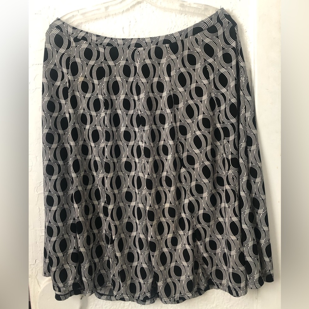 FYLO size L flared and flowy white on black abstract print skirt